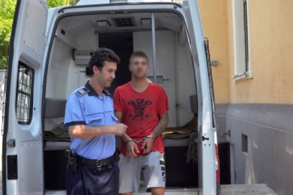 Minorul care a jefuit un turist în Mamaia, la plimbare cu mopedul neînmatriculat: a lovit o persoană pe trecerea de pietoni